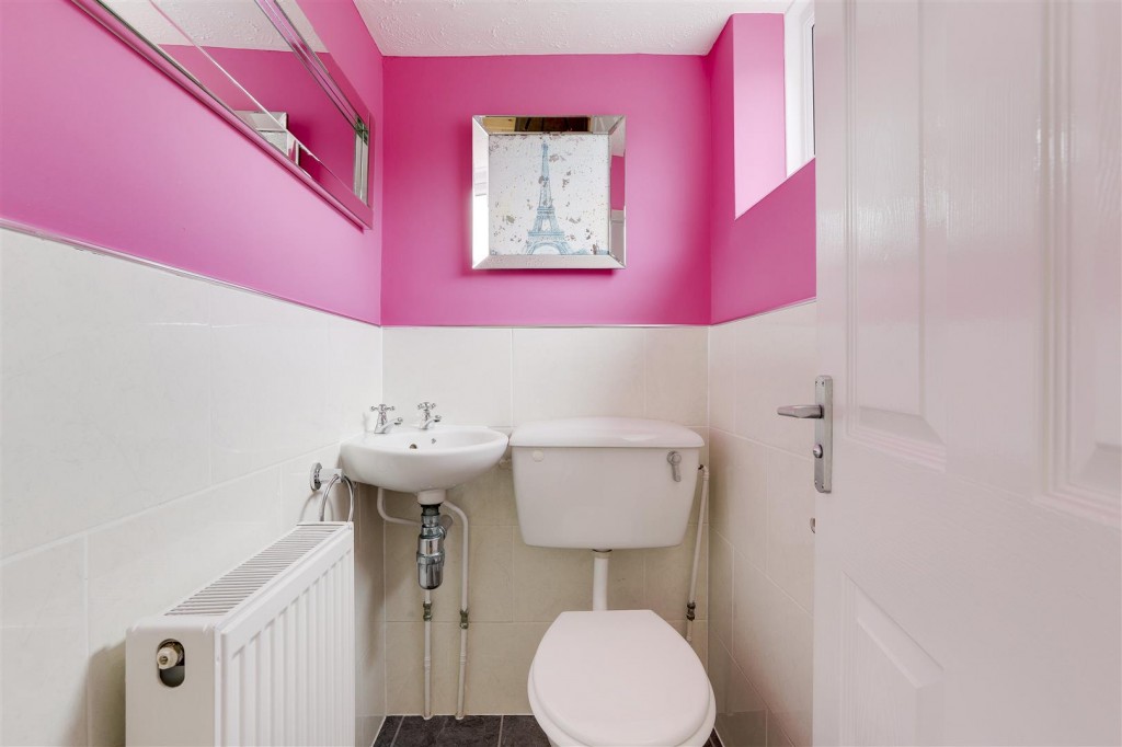 Fleming Close, Watnall, Nottinghamshire, NG16 1JY