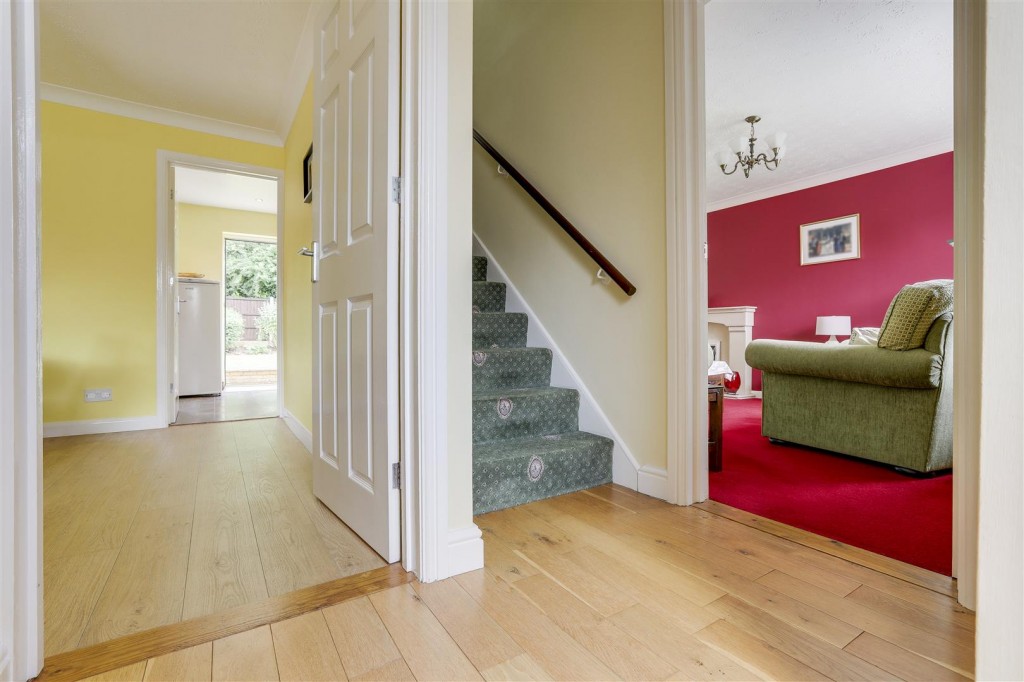 Fleming Close, Watnall, Nottinghamshire, NG16 1JY