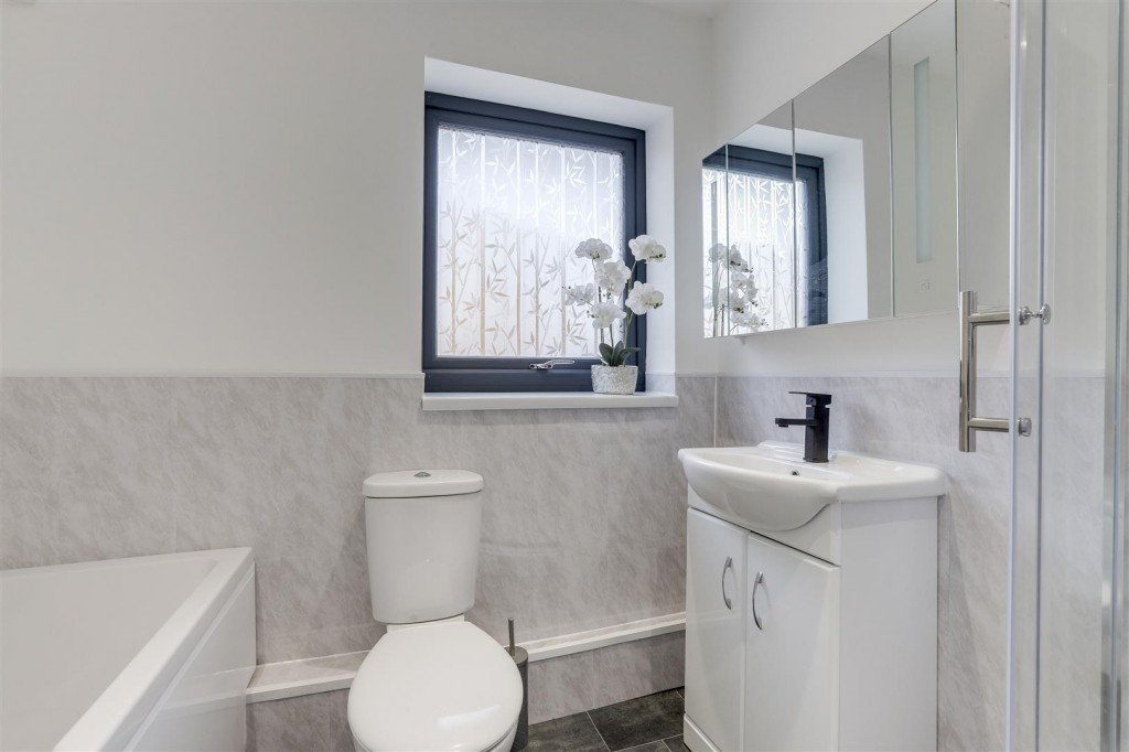 Clarborough Drive, Arnold, Nottinghamshire, NG5 7LL