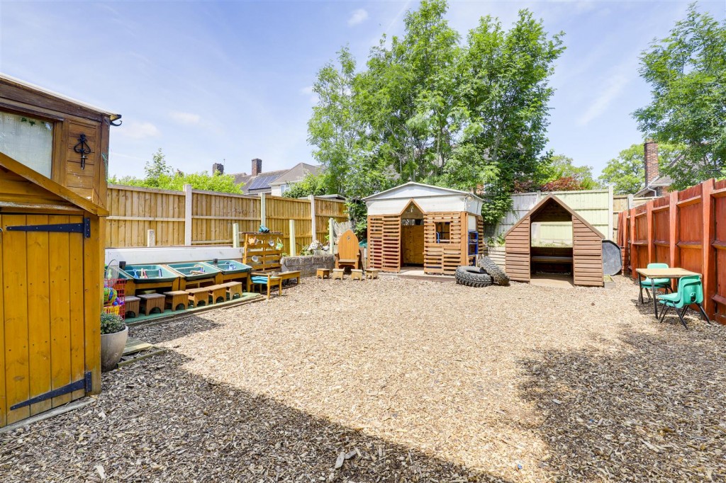 Holcombe Close, Nottingham, Nottinghamshire, NG8 5NU