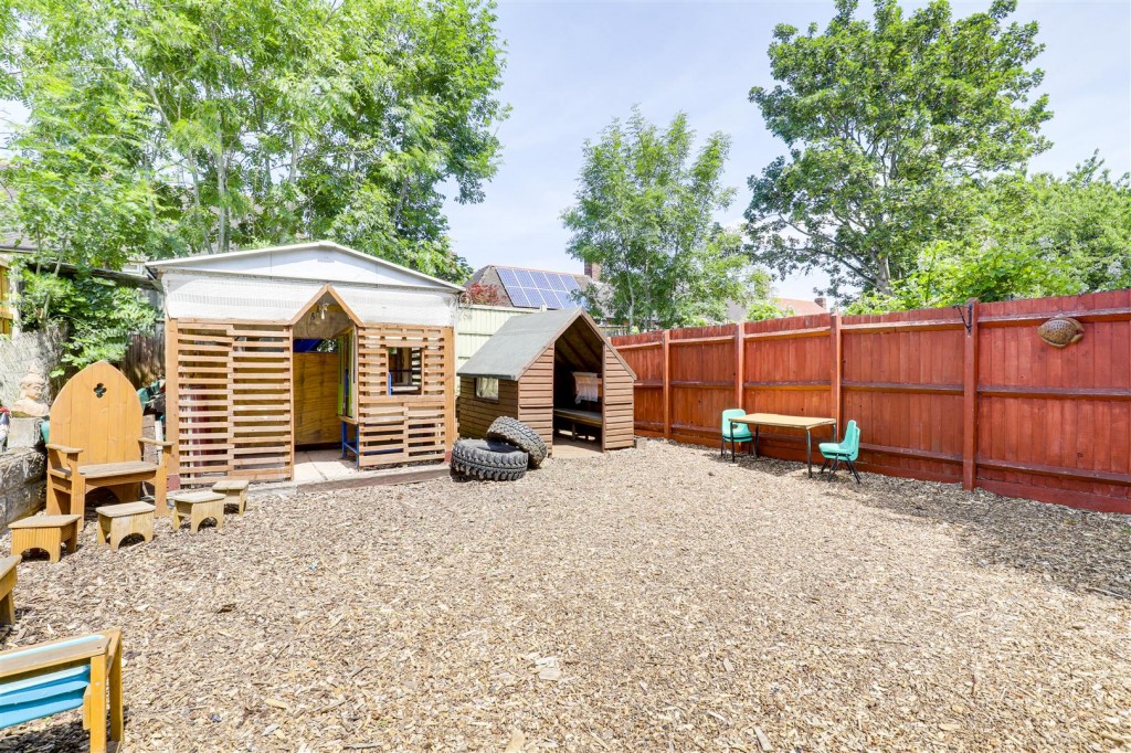 Holcombe Close, Nottingham, Nottinghamshire, NG8 5NU