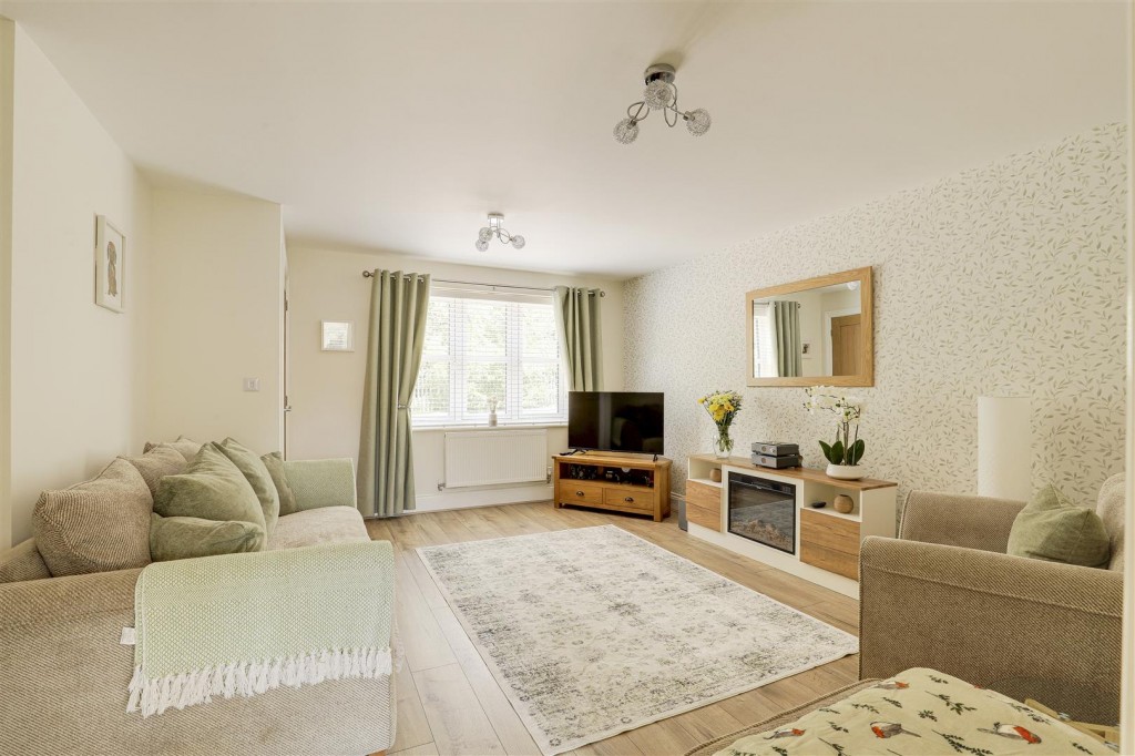 Bingham Close, Alfreton, Derbyshire, DE55 7QT