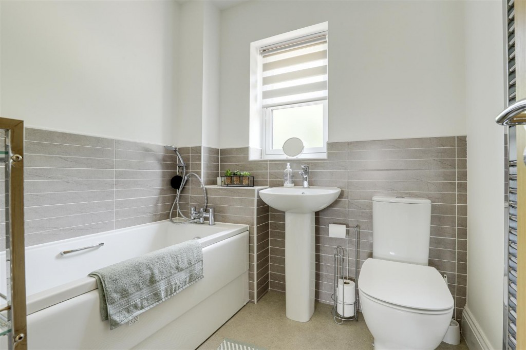 Bingham Close, Alfreton, Derbyshire, DE55 7QT