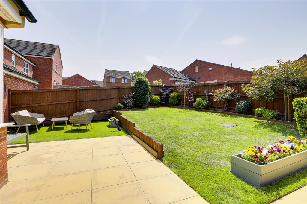 Bingham Close, Alfreton, Derbyshire, DE55 7QT