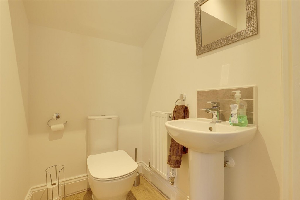 Bingham Close, Alfreton, Derbyshire, DE55 7QT
