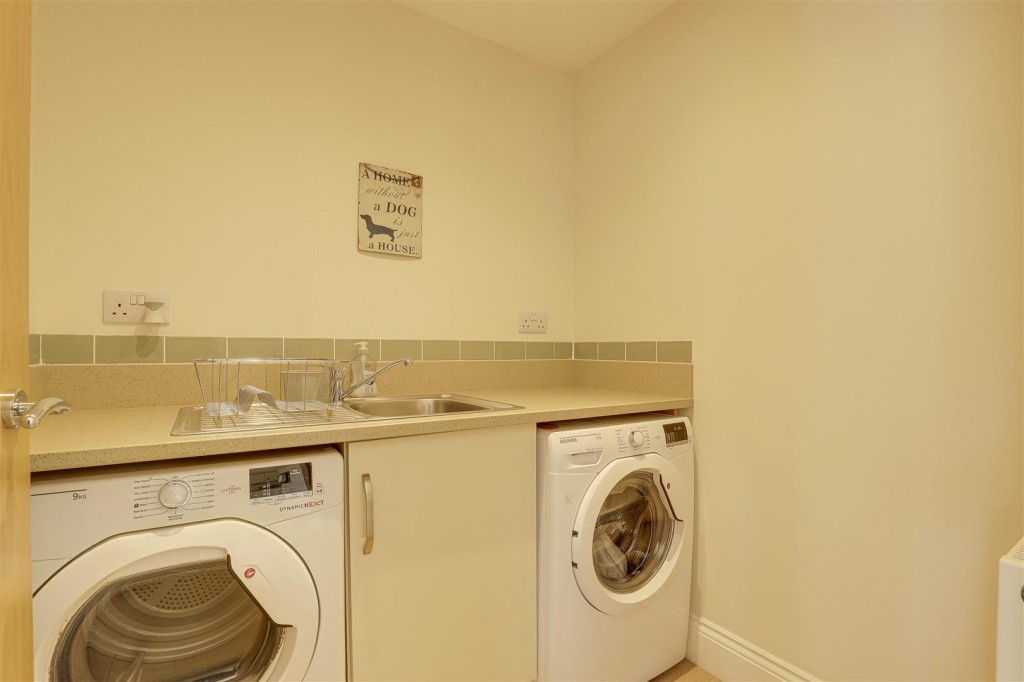 Bingham Close, Alfreton, Derbyshire, DE55 7QT