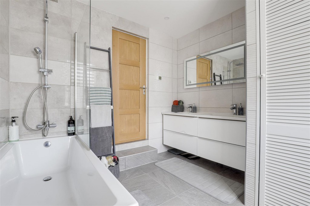 Owthorpe Grove, Sherwood, Nottinghamshire, NG5 2LX