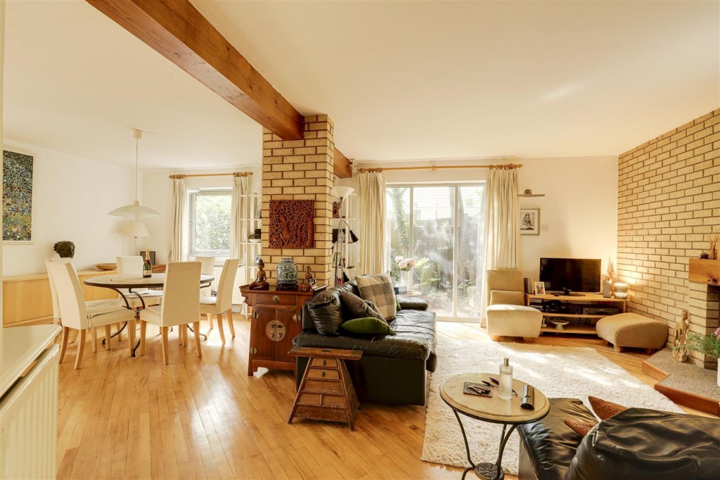 Ireton Grove, Attenborough, Nottinghamshire, NG9 6BJ