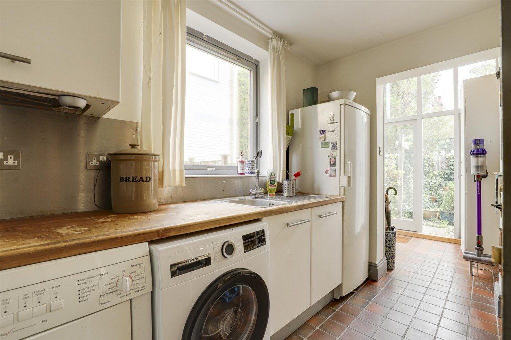 Ireton Grove, Attenborough, Nottinghamshire, NG9 6BJ