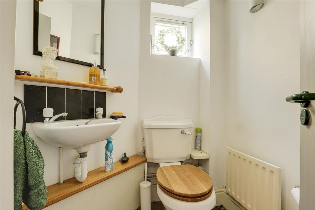 Ireton Grove, Attenborough, Nottinghamshire, NG9 6BJ