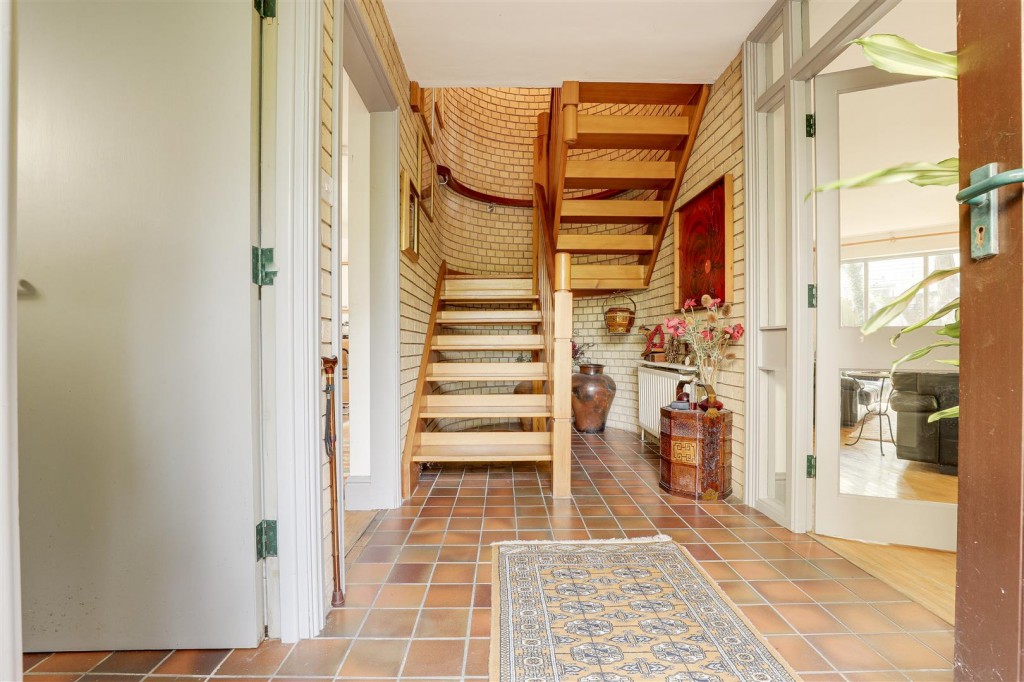 Ireton Grove, Attenborough, Nottinghamshire, NG9 6BJ