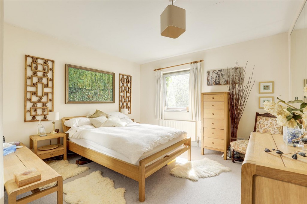 Ireton Grove, Attenborough, Nottinghamshire, NG9 6BJ