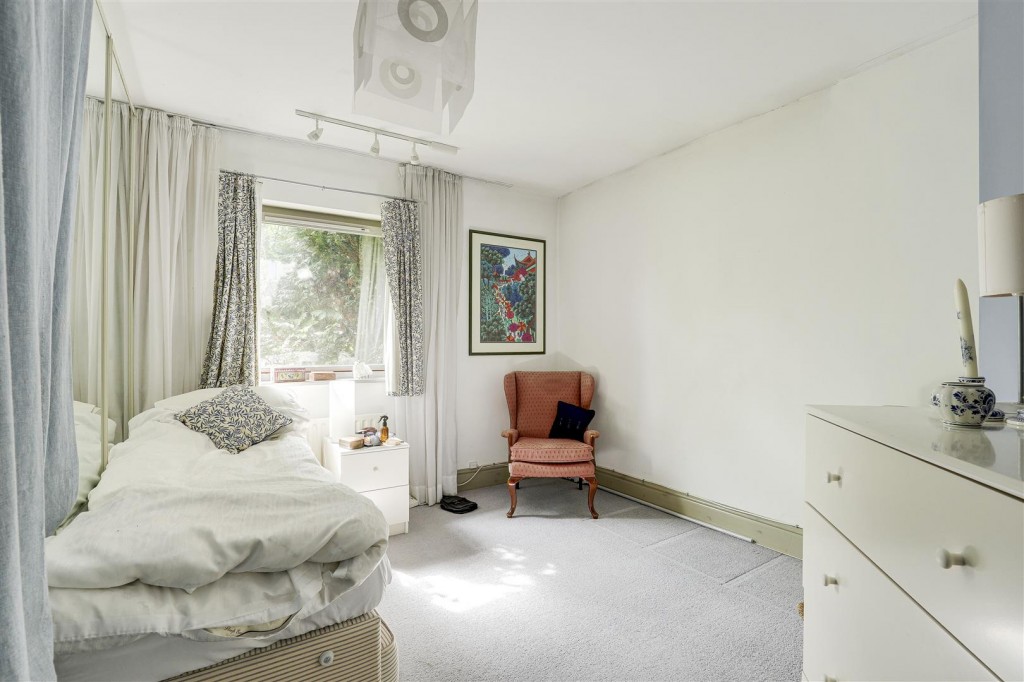 Ireton Grove, Attenborough, Nottinghamshire, NG9 6BJ