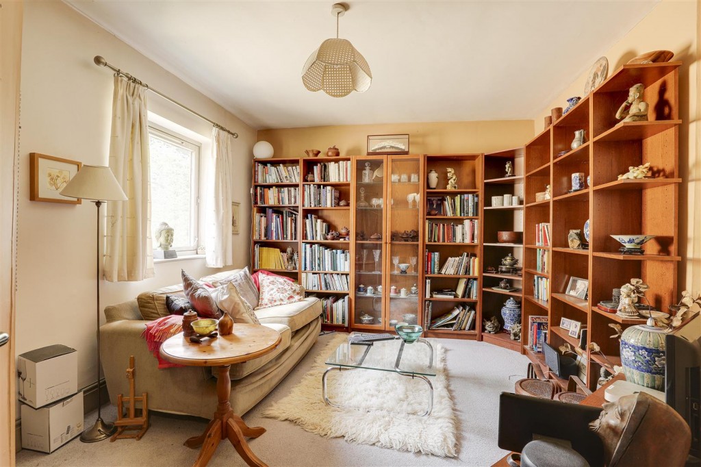 Ireton Grove, Attenborough, Nottinghamshire, NG9 6BJ