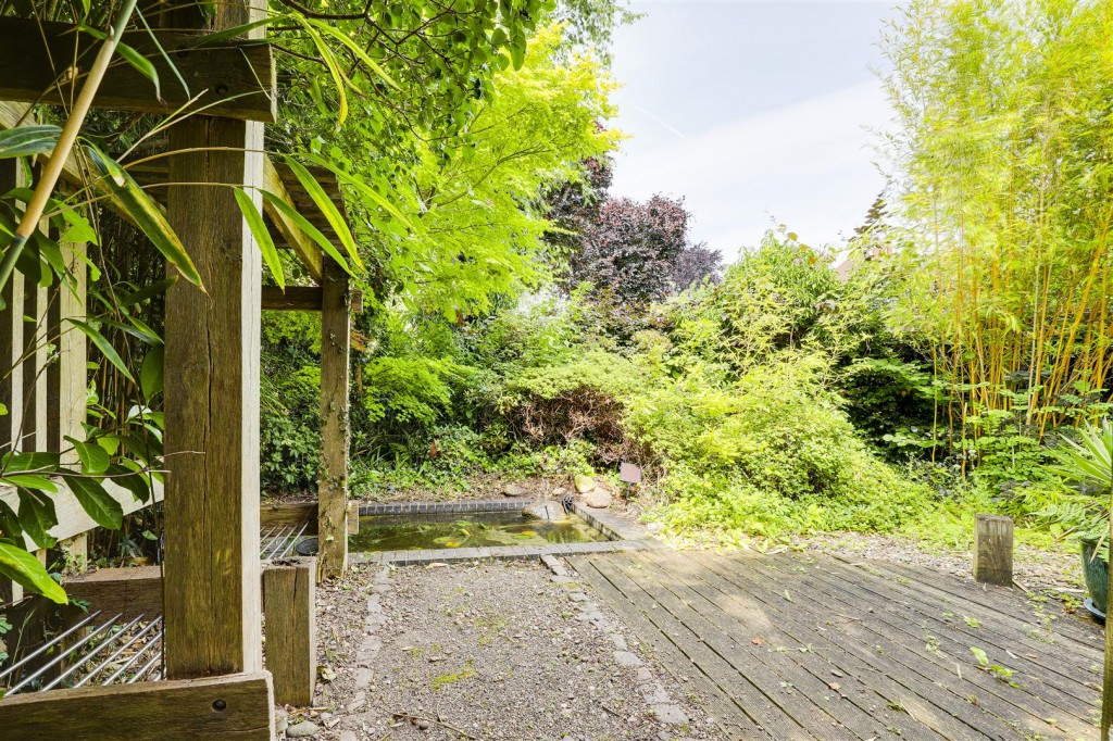 Ireton Grove, Attenborough, Nottinghamshire, NG9 6BJ
