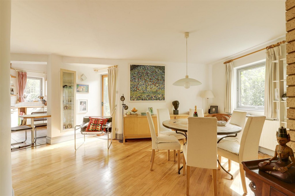 Ireton Grove, Attenborough, Nottinghamshire, NG9 6BJ