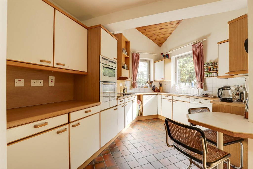 Ireton Grove, Attenborough, Nottinghamshire, NG9 6BJ