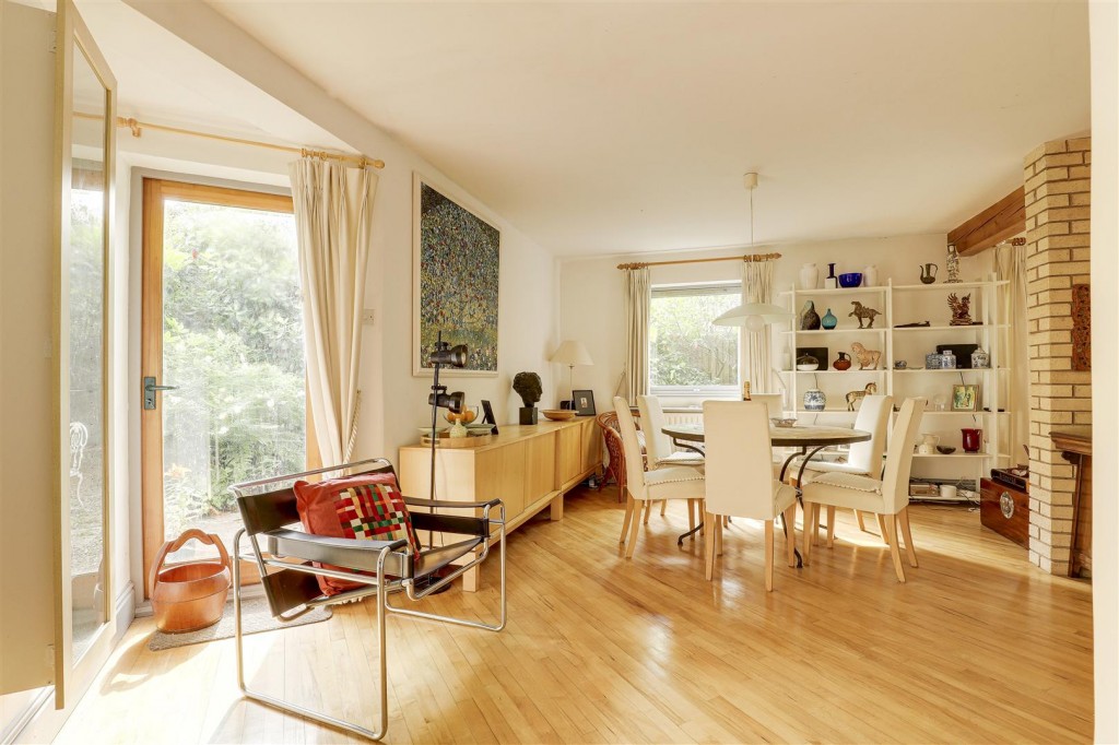 Ireton Grove, Attenborough, Nottinghamshire, NG9 6BJ