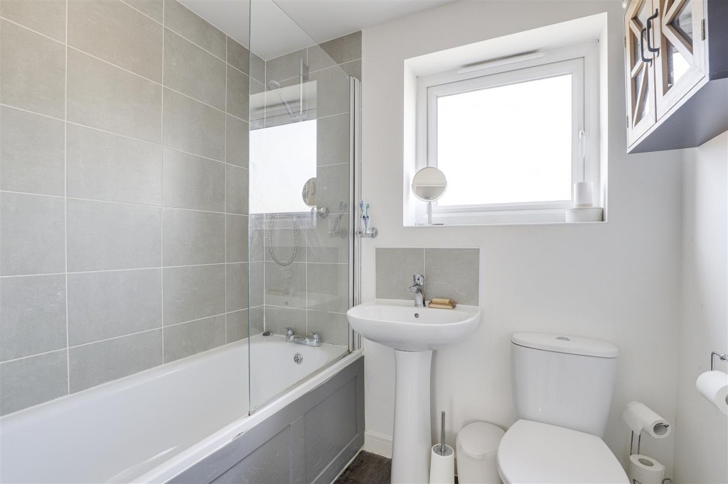 Autumn Way, Beeston, Nottinghamshire, NG9 2JW