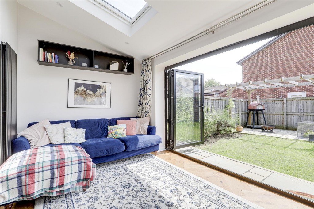 Autumn Way, Beeston, Nottinghamshire, NG9 2JW