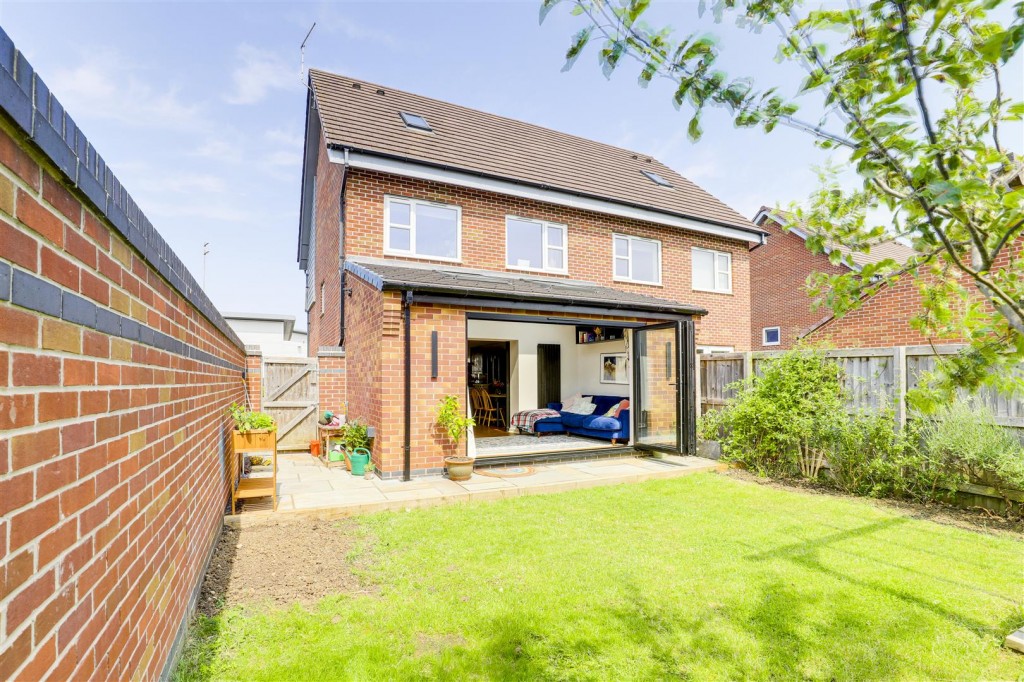Autumn Way, Beeston, Nottinghamshire, NG9 2JW