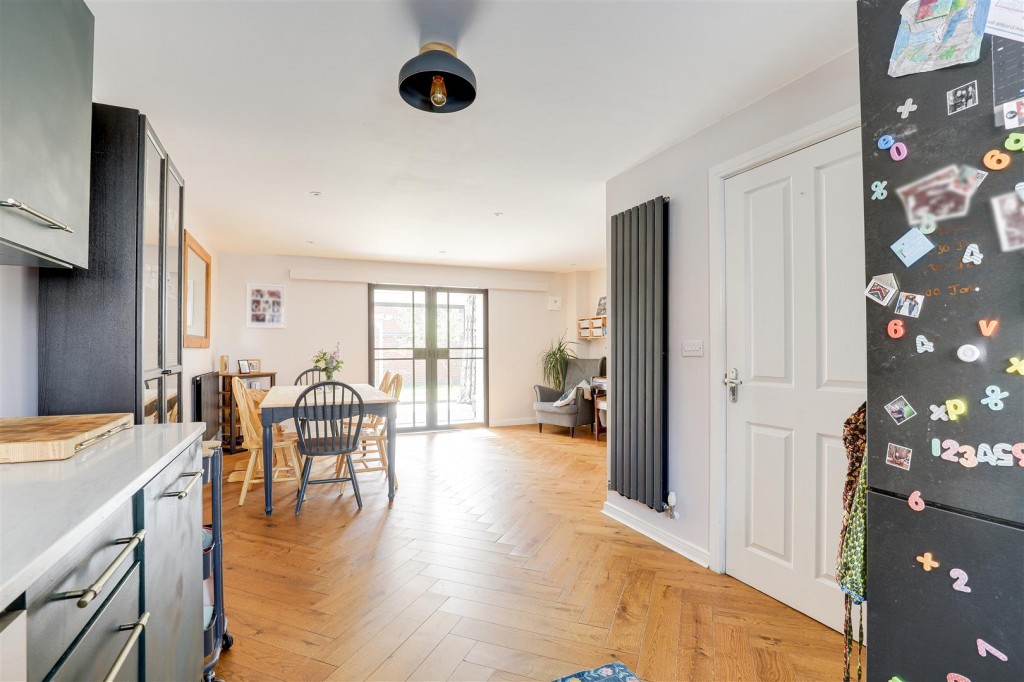 Autumn Way, Beeston, Nottinghamshire, NG9 2JW