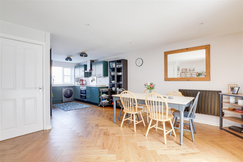 Autumn Way, Beeston, Nottinghamshire, NG9 2JW