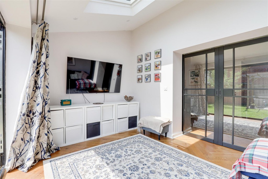 Autumn Way, Beeston, Nottinghamshire, NG9 2JW
