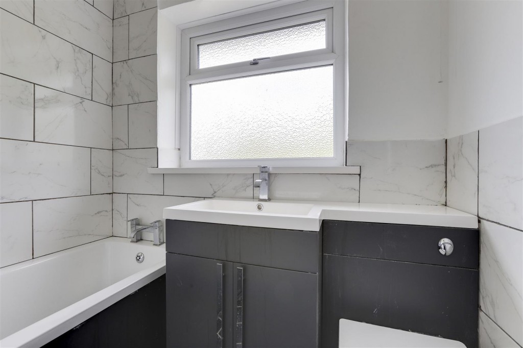 Oakleys Road, Long Eaton, Derbyshire, NG10 1DP