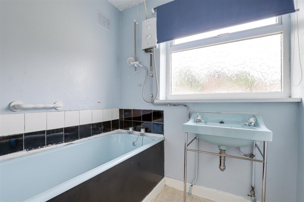 Christina Crescent, Cinderhill, Nottinghamshire, NG6 8SH