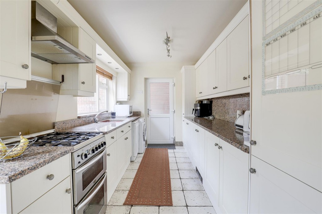 Houldsworth Rise, Arnold, Nottinghamshire, NG5 8HZ