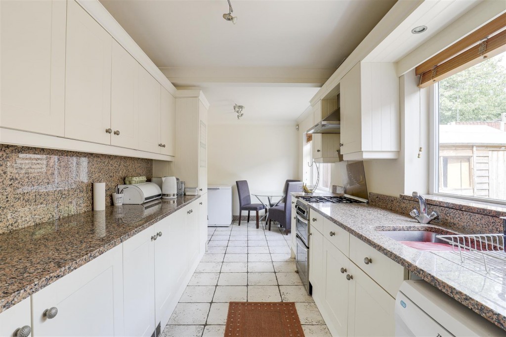 Houldsworth Rise, Arnold, Nottinghamshire, NG5 8HZ