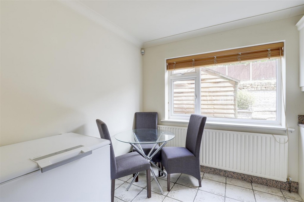 Houldsworth Rise, Arnold, Nottinghamshire, NG5 8HZ