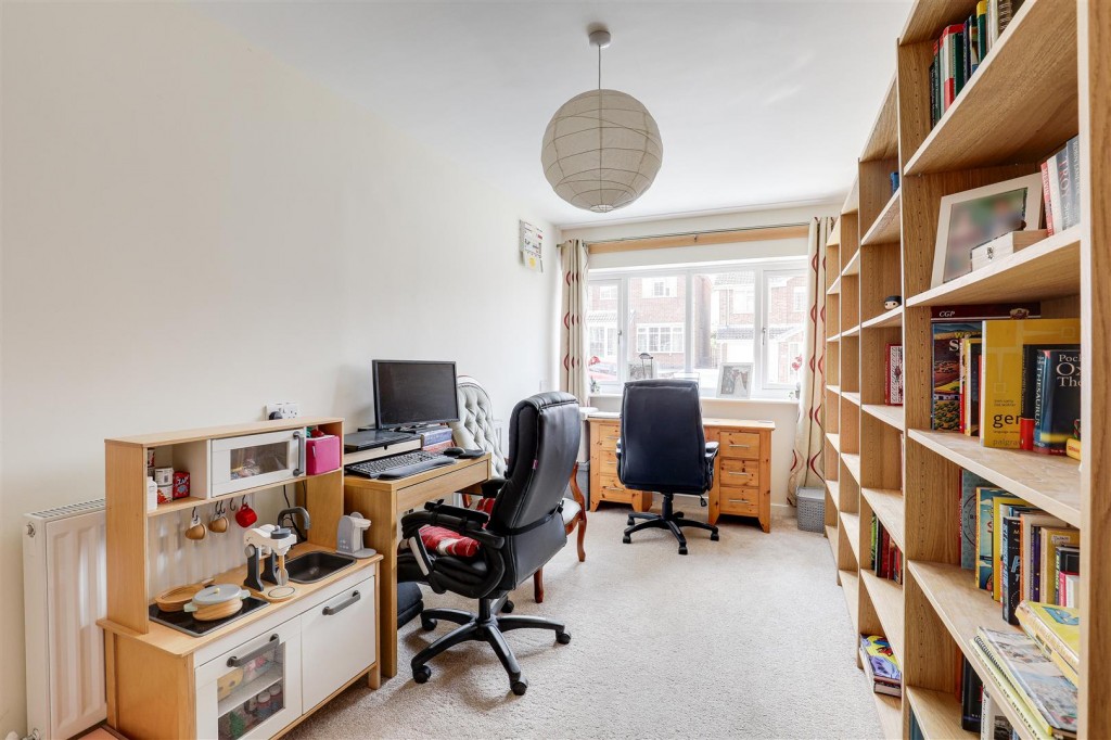 Houldsworth Rise, Arnold, Nottinghamshire, NG5 8HZ