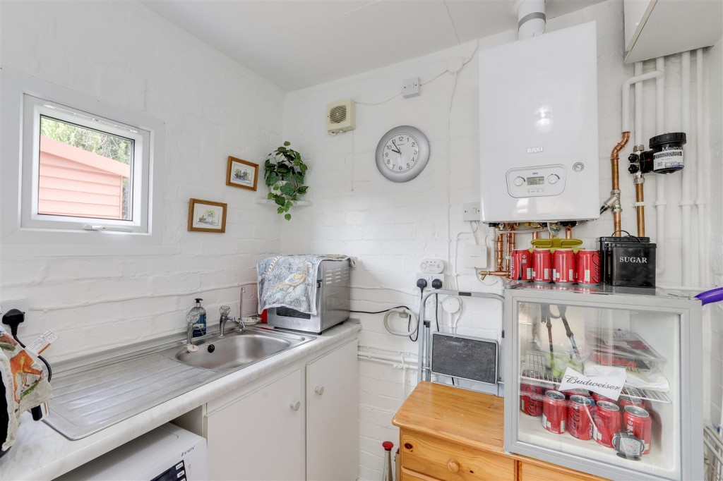 Seagrave Avenue, Kirkby-In-Ashfield, Nottinghamshire, NG17 9AW