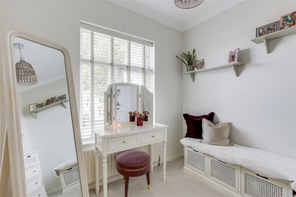 Moore Road, Mapperley, Nottinghamshire, NG3 6EF