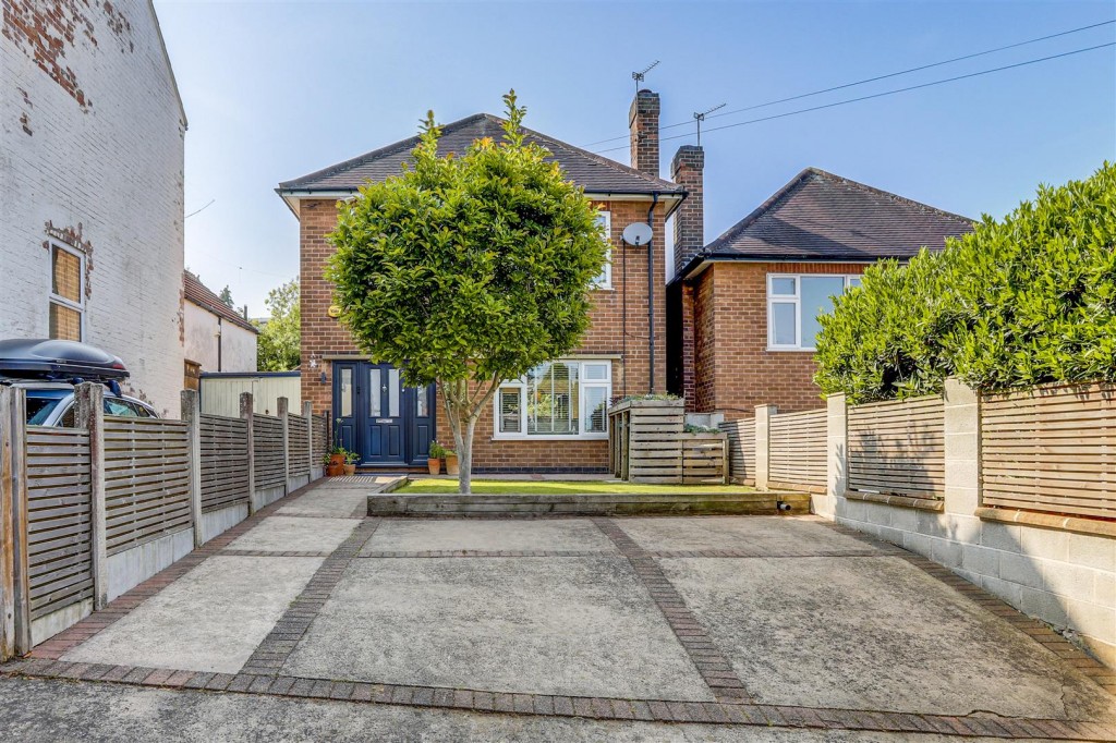 Moore Road, Mapperley, Nottinghamshire, NG3 6EF