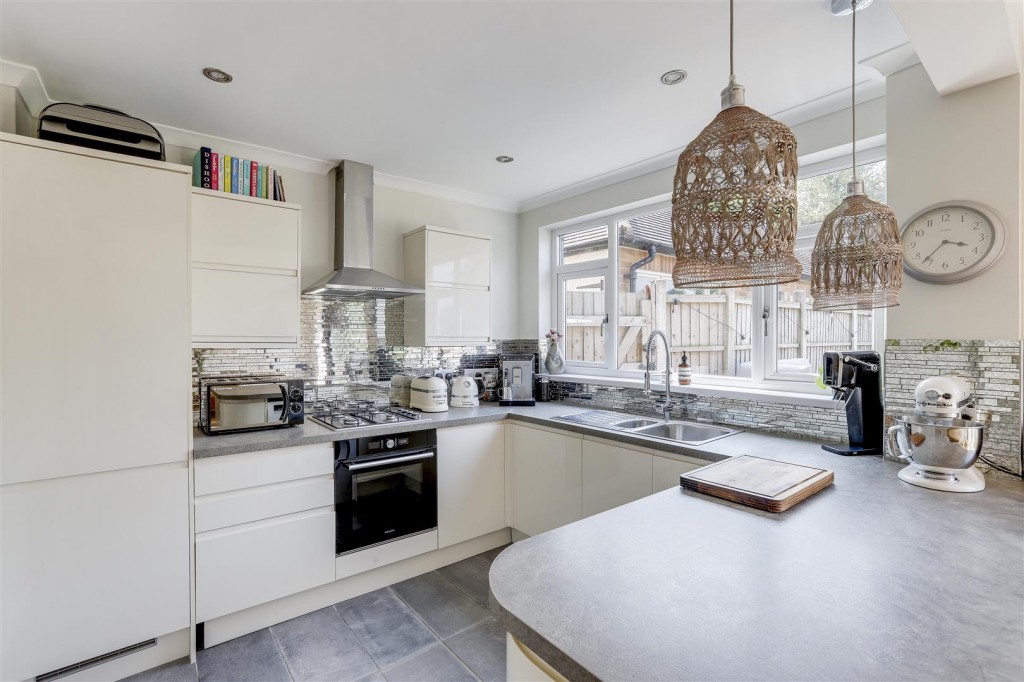 Moore Road, Mapperley, Nottinghamshire, NG3 6EF