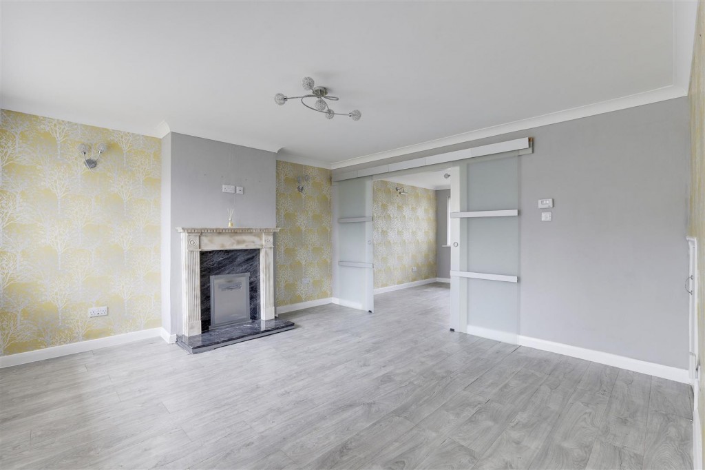 Ladbrooke Crescent, Cinderhill, Nottinghamshire, NG6 0GQ