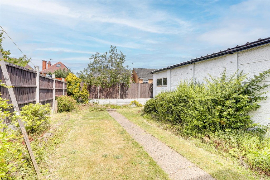 Ladbrooke Crescent, Cinderhill, Nottinghamshire, NG6 0GQ
