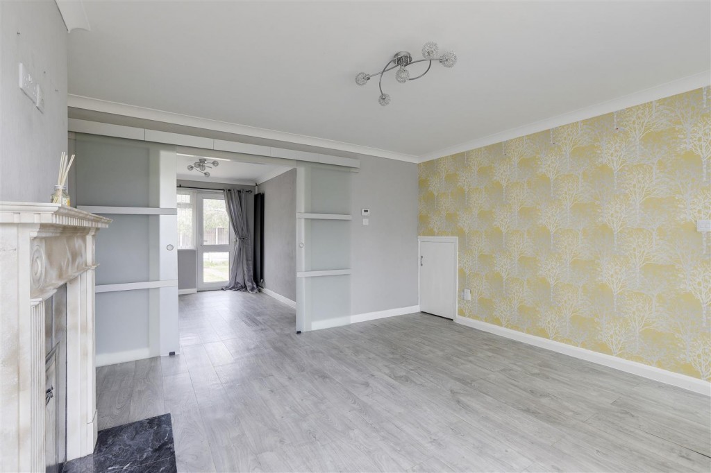 Ladbrooke Crescent, Cinderhill, Nottinghamshire, NG6 0GQ