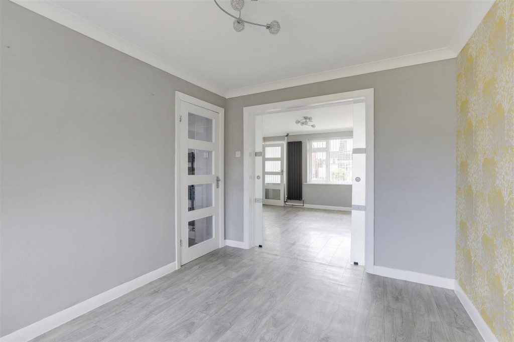 Ladbrooke Crescent, Cinderhill, Nottinghamshire, NG6 0GQ