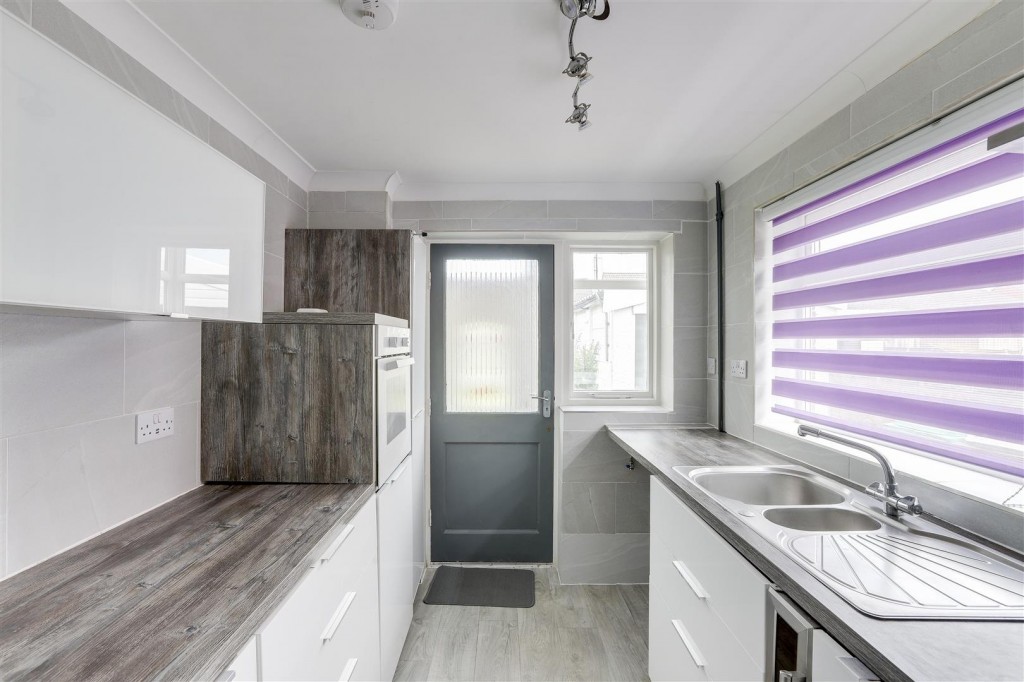Ladbrooke Crescent, Cinderhill, Nottinghamshire, NG6 0GQ