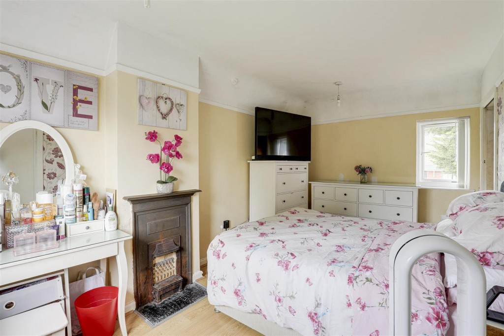 Tenbury Crescent, Aspley, Nottinghamshire, NG8 5HW