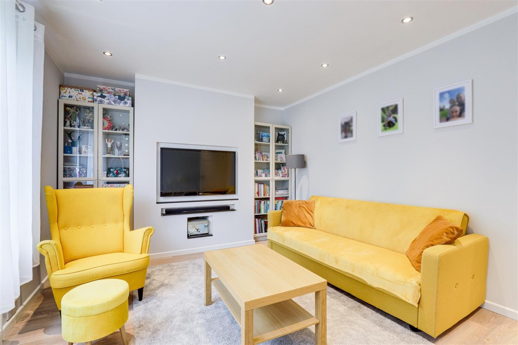 Harmston Rise, Basford, Nottinghamshire, NG5 1NR