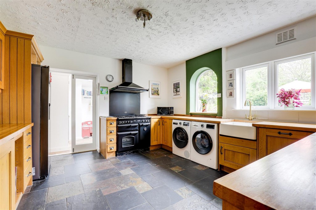 Trowell Road, Wollaton, Nottinghamshire, NG8 2DN