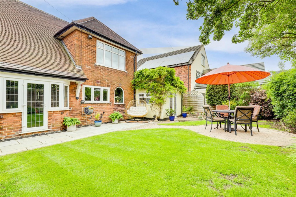 Trowell Road, Wollaton, Nottinghamshire, NG8 2DN