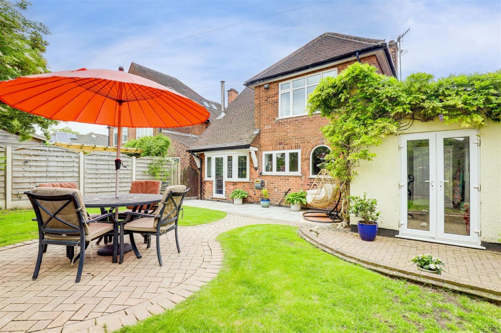 Trowell Road, Wollaton, Nottinghamshire, NG8 2DN