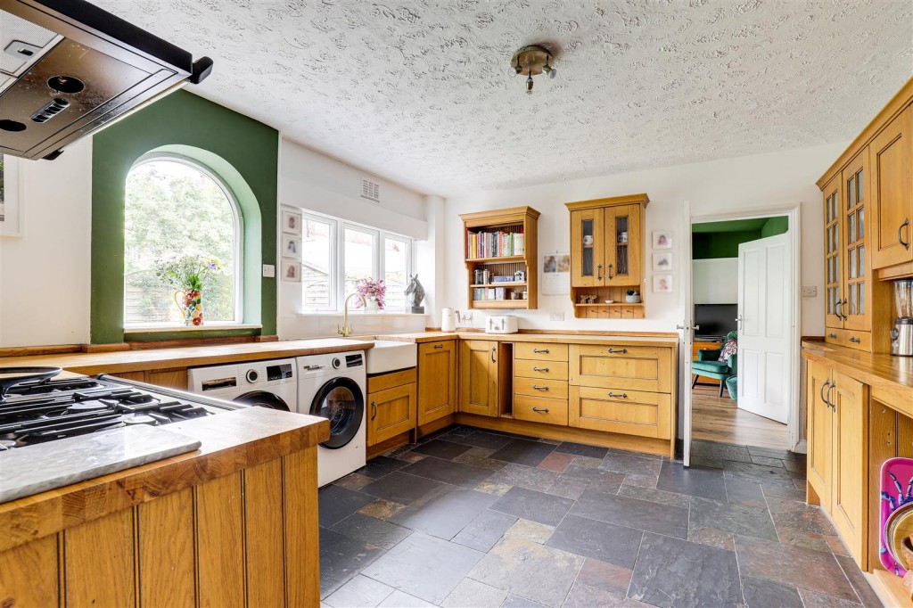 Trowell Road, Wollaton, Nottinghamshire, NG8 2DN