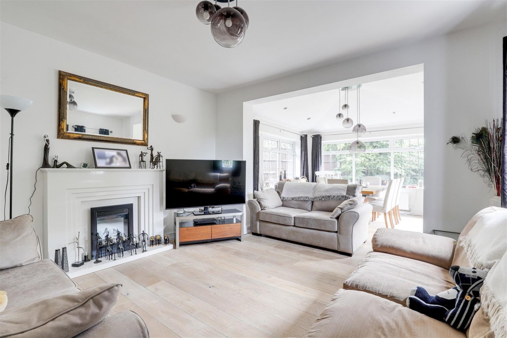 Greythorn Drive, West Bridgford, Nottinghamshire, NG2 7GB